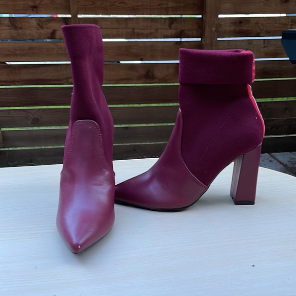 Maroon Bootie Heels with back stripe - Picture 2 of 2